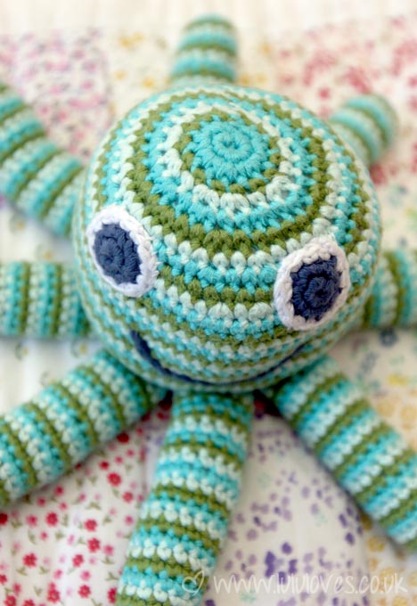 crochet-pebble-octopus
