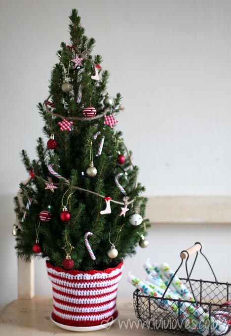 crochet-christmas-plantholder