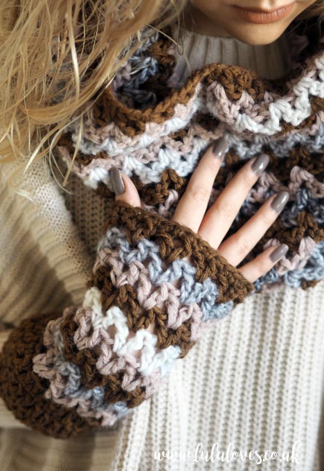 Lululoves: Crochet V-Stitch Cowl Pattern