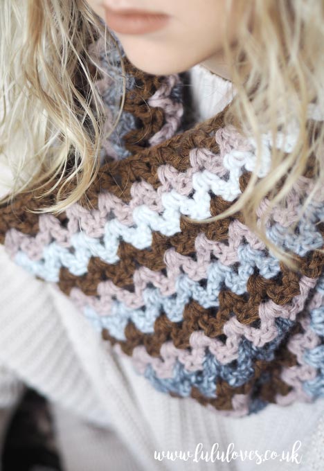 Lululoves: Crochet V-Stitch Cowl Pattern