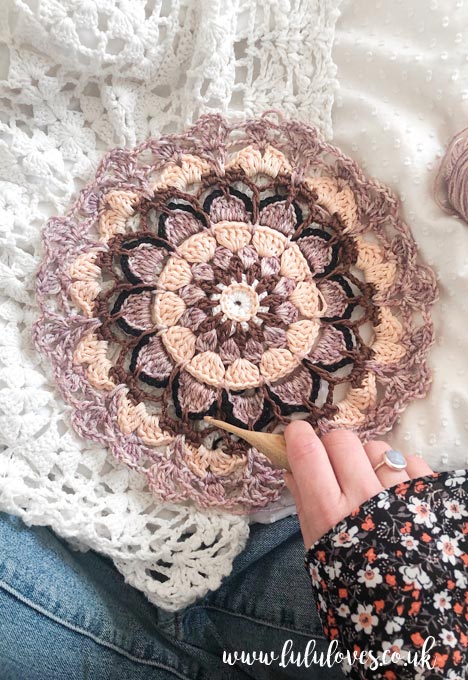 Lululoves Crochet Podcast episode 23: Pretty Petals Mandala